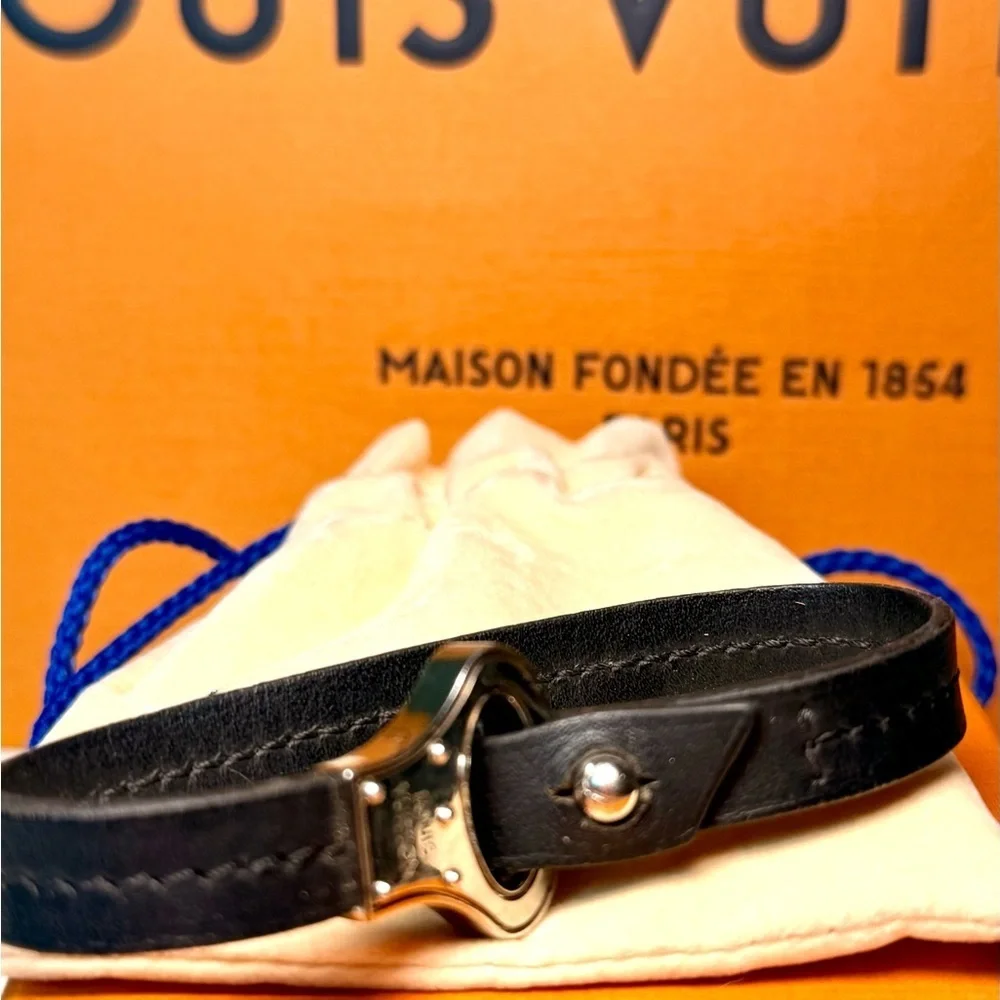 Authentic Louis Vuitton Monogram M6290 Bracelet – Black Leather W/Box & Dust Bag